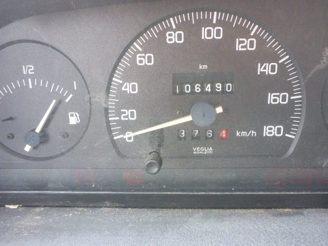 Tacho mit Kilometerstand 106.490 km